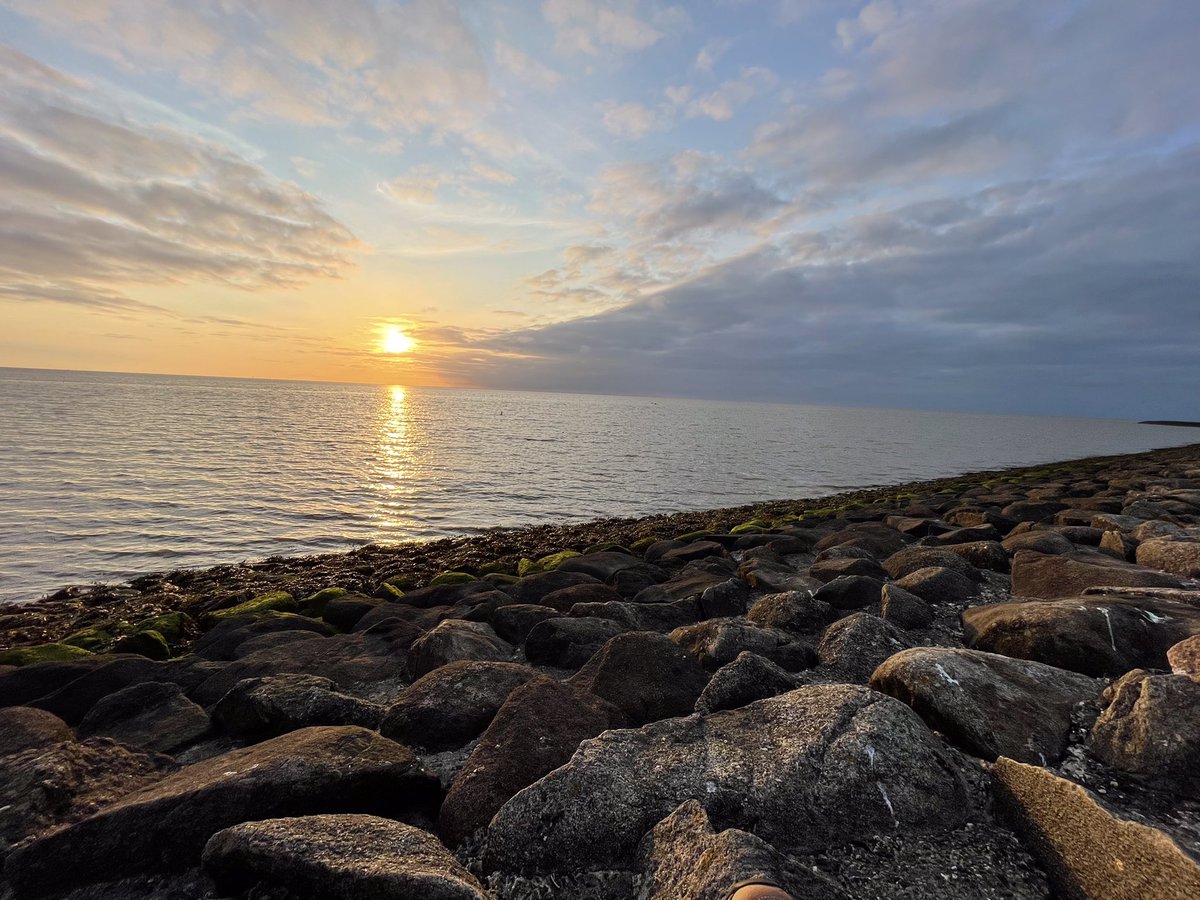 CarolinedePee's tweet photo. Ondergaande zon #waddenzeedijk #roptasyl https://t.co/VrHTEurRHH