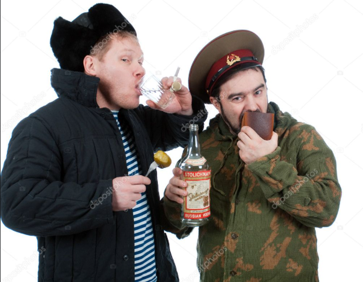 Русские мужики пьют. Военный с пивом. Солдат с пивом.