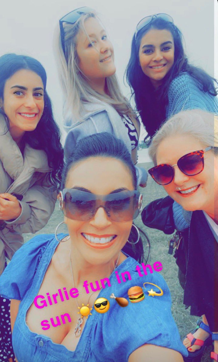 samina_monaghan's tweet photo. Great wee day spent with the best friends in the world ❤️🌎❤️💫💫💫

#Friends #Girliefun 💕💕#BBQ #BFF ❤️ @eileenmcdonald2 @TALIAMARWAHA @khayianamaria &amp; Antonia 💕💕 https://t.co/o3DENyWL1e