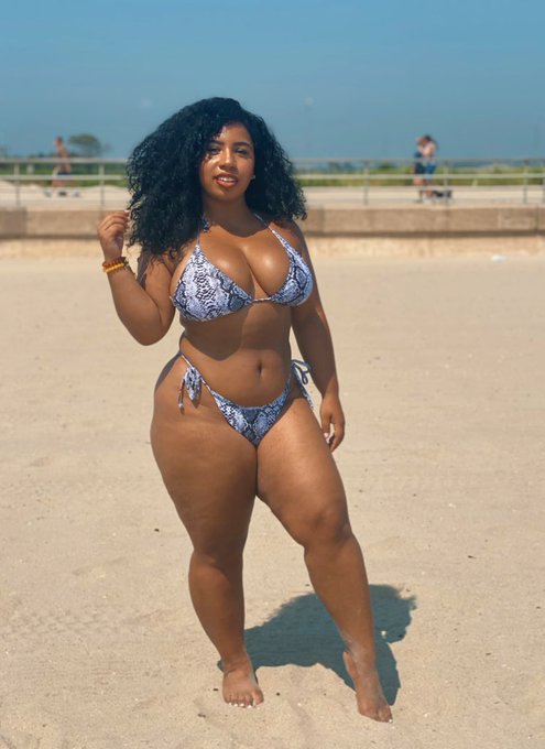 1 pic. Beach mamí 🌴 https://t.co/Qav3PqnOGT
