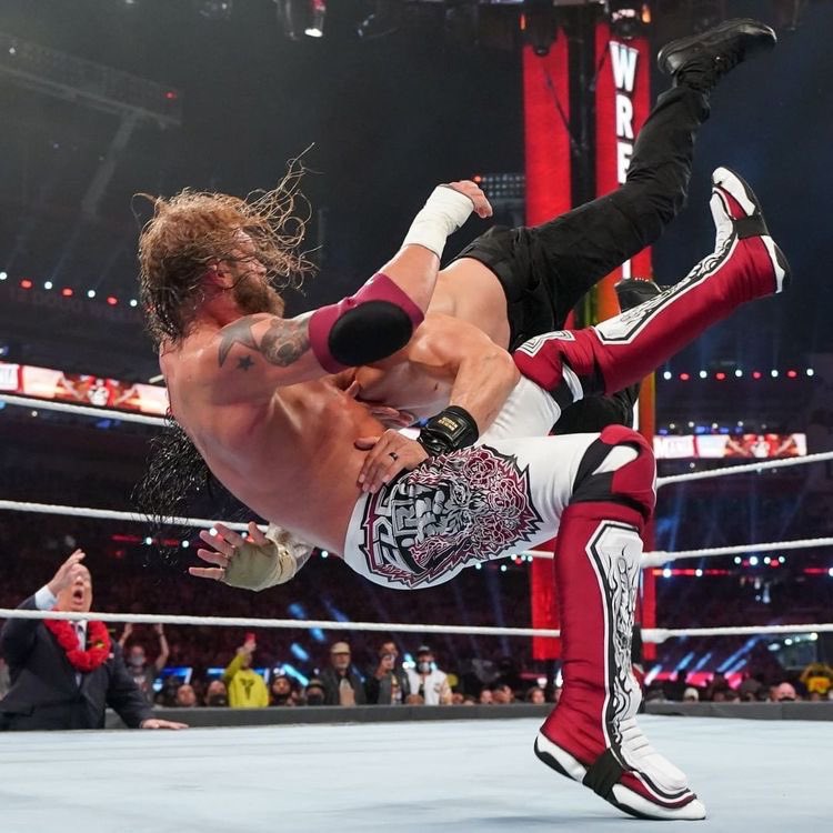 SJB479's tweet photo. Oh yeah who wants to see a replay of this. The @WWE #Bloodline matters! @WWEUsos are on point they defend family. They don’t put chair parts in mouths pathetic! We the #1 #RomanEmpire ❤️ our #TribalChief all the cry’s for Heel Roman you got him! #ReignsvsEdge #MITB  #AndStill 🙏 https://t.co/7zFyG4ZOYd
