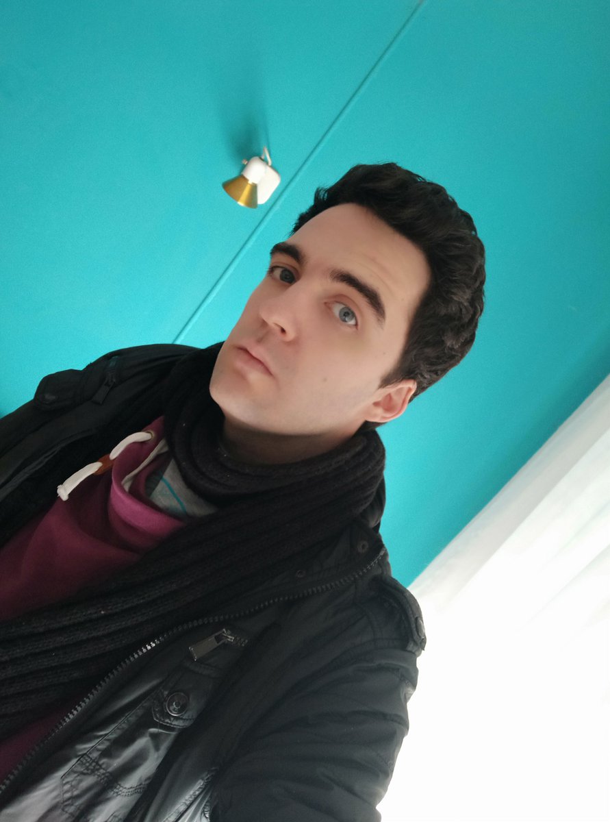 Este finde no hubo stream, pero si una foto mía afeitado para que no me extrañen?) Mañana volvemos a la rutina gente 💪💪💪