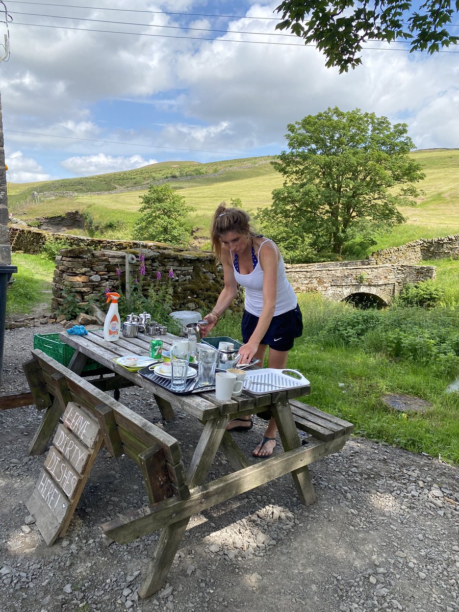 dfletcher147's tweet photo. Thank you for your hospitality today @AmandaOwen8   Clemmie corrected me that they were scones and not scones!! Tony loves cream. #tonytheponydoesntlikediets https://t.co/yN0YpuPmjG