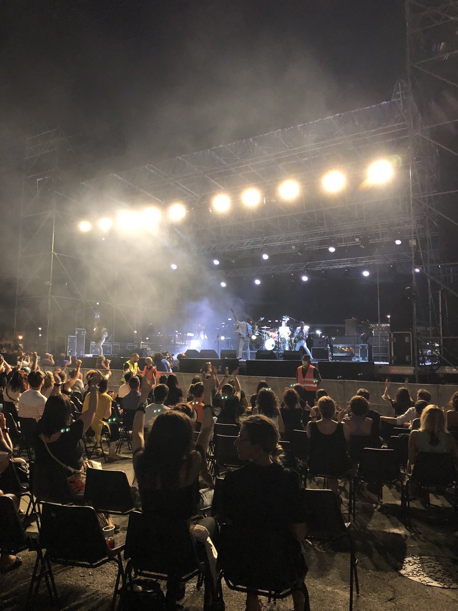 Siamo seduti ma caldissimi