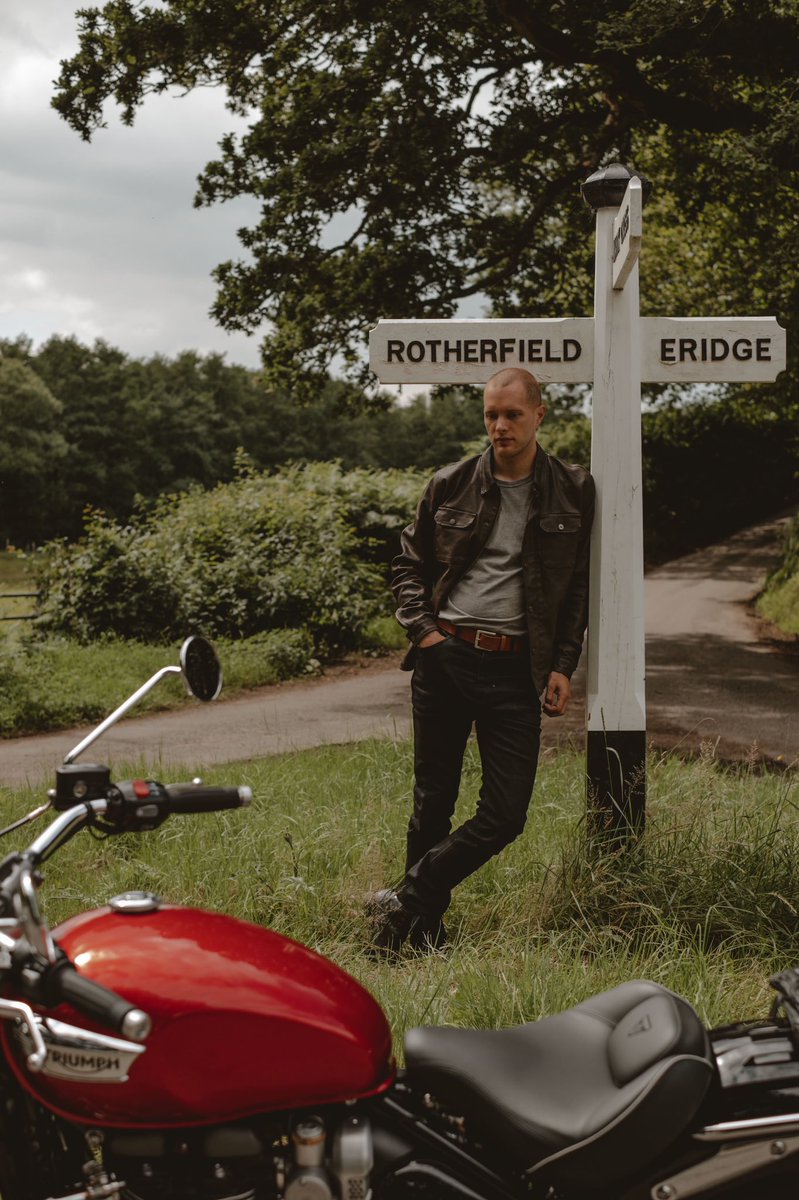 freddie_dobbs's tweet photo. My bike for the next five days- the Triumph Speedmaster! It is an absolute stunner!🖤👌🏻🏍
My new vlog’s now live on YouTube from my first day and a ride into the countryside!🤘🏼🏍🛣
Have a great weekend all!
#triumphspeedmaster https://t.co/Ep8MQWemgs