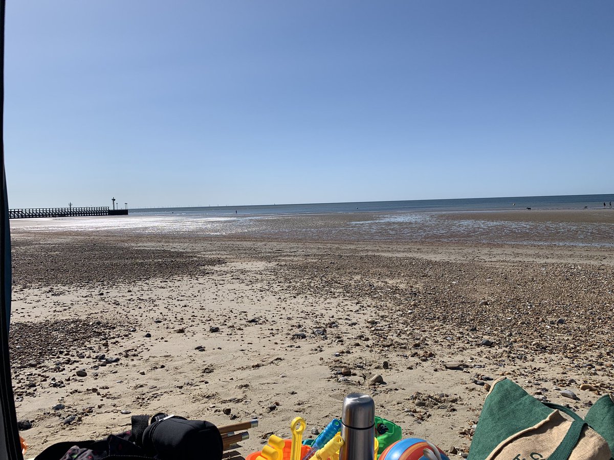 HandleyHome's tweet image. As promised our latest vlog of our visit to Littlehampton Beach 😄☀️ #Littlehampton #beachlife 

youtu.be/1o7Hwtkwz1Q