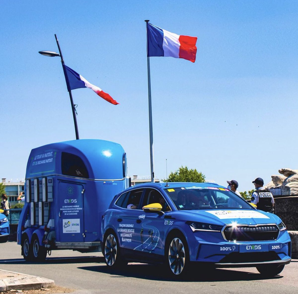Alexandre_CATY's tweet image. Ca y est ! @LeTour est fini 🥲. La @CaravaneduTour accompagnée de la station mobile de recharge est arrivée à @Paris. Une nouvelle étape importante pour #lagrandeboucleelectrique grâce à @enedis ! Merci à tous ceux qui ont contribué à cette formidable aventure.
📸 @AgencePanenka
