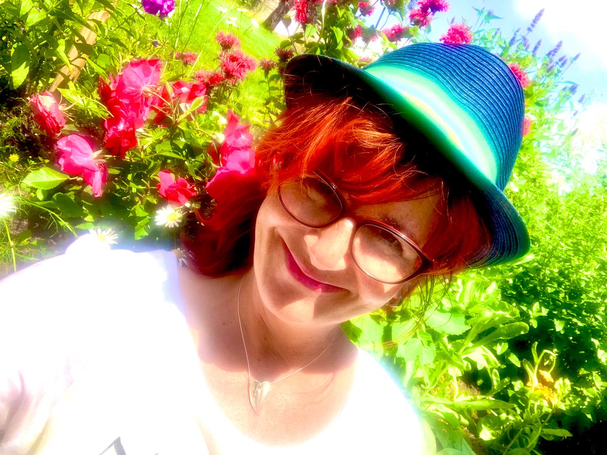 „Du selbst zu sein hat einen gewissen Preis. 
Einen Preis, nicht jedem zu gefallen.“
Ihr Lieben, dies ist vermutlich mein letzter Post an dieser Stelle. 
#seiduselbst
#seifrechundwildundwunderbar