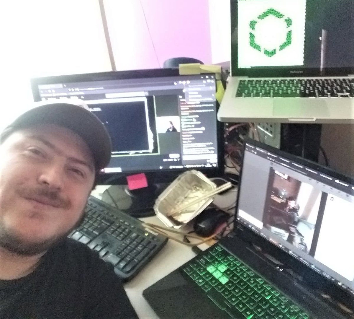 Lockdown0x0's tweet image. @Nacho_Parra en los controles remotos de #Lockdown0x0 sin pararse ni para ir al... 

#Con #SegTI
#Ciberseguidad #Cybersecurity #infosec #Tecnologia #Technology #Hacking #comunidad #Opensource #Security #Ciberdefensa #Seguridad #seguridadTI #Seguridadinformatica #Hack #Girls