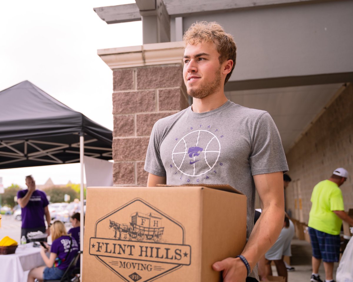 KStateMBB's tweet photo. Work hard, play hard 🤷‍♂️

It’s always great to show support to our community that makes MHK so special. 

#KStateMBB x @kstate_athletes https://t.co/C1sncsSalo