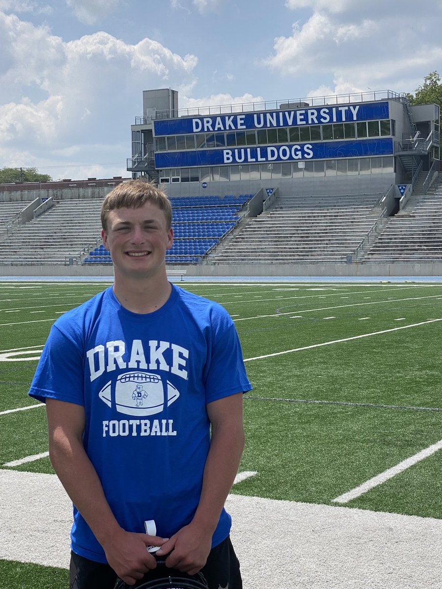 Great camp today in Des Moines at Drake University! Go Bulldogs!
<a href="/DrakeBulldogsFB/">Drake Football</a> @DrakeCoachSmith <a href="/tstepsis/">Todd Stepsis</a> <a href="/CoachBloss/">John Bloss</a>