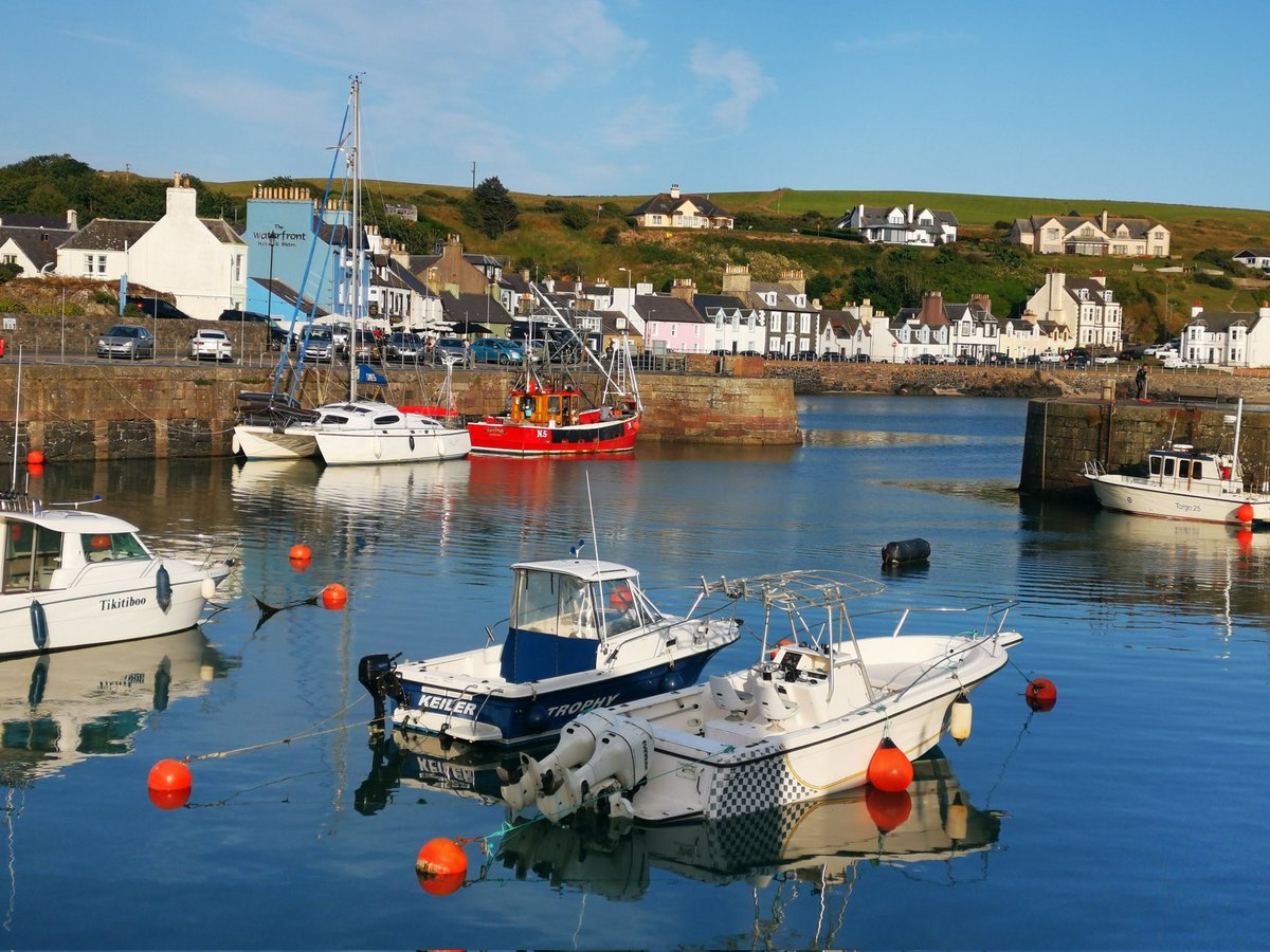 Portpatrick Harbour just a few minutes walk from Rickwood B&amp;B was looking stunning in the early evening sun.