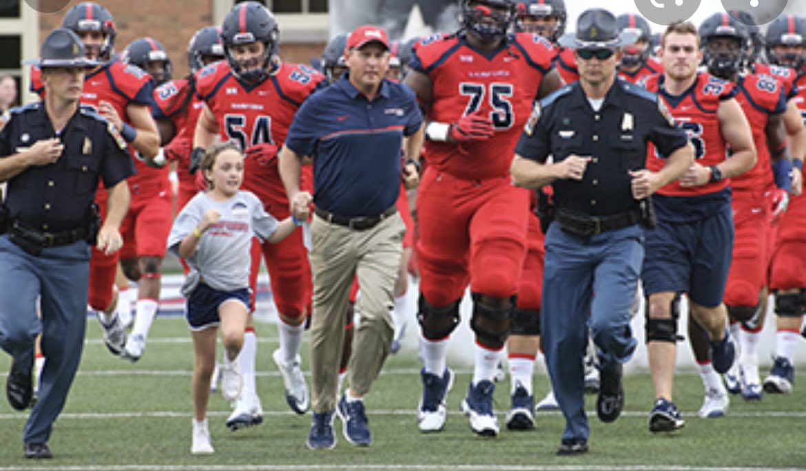 DarmondThomas's tweet photo. I would like to thank @HatchAttack1 ,@coachdmstewart , @Mack_Helms ,and @SamfordFootball for this amazing opportunity! I am so fortunate and blessed to say I have received a Division 1 offer from Samford University!! #GoDogs https://t.co/N4bFkWUz6j