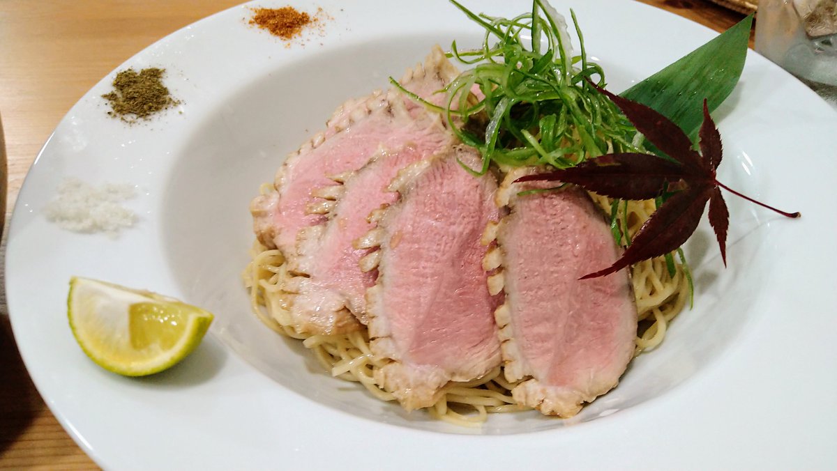 ということで食べて来ました「鴨つけ麺（鴨増し）」。ハンパない美味さ。ビジュアルは完璧だし鴨がまた絶品。三杯はイケそうなくらい秀逸なつけ麺でした♪#タイジンジャー