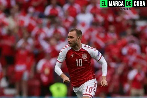 marca_cubano's tweet photo. #Bonus: Eriksen out🚑
La peor noticia d este🏆, la 🌟danesa del #InterMilan sufría un paro cardíaco culminando el1️⃣er tiempo del encuentro🆚🇫🇮
Por suerte➗sus compañeros y el cuerpo médico lograron socorrerlo y  salvarle la vida...pero vaya susto‼️ https://t.co/anGVYmleoW