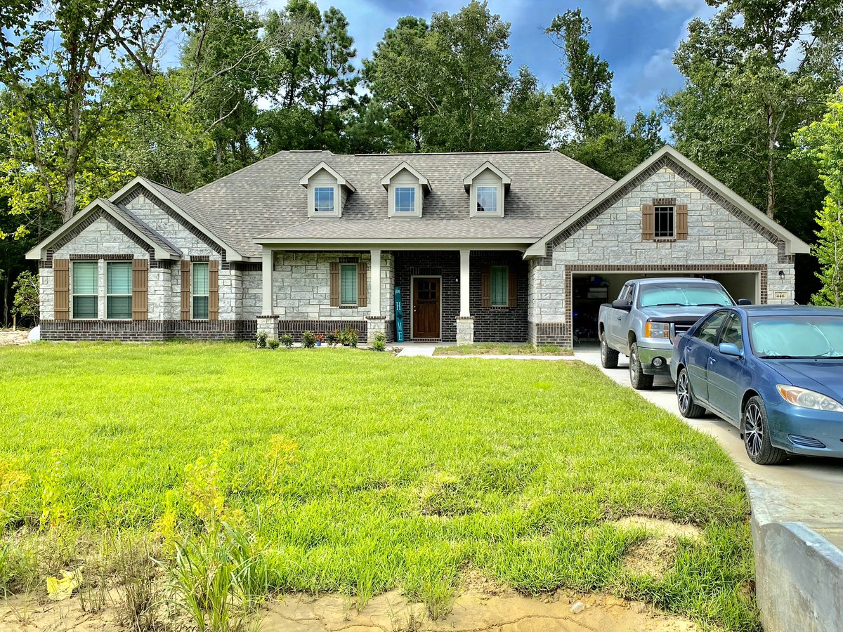 jesse_so_good's tweet photo. 3 weeks ago @MckinneyDelaney and I closed our first home that we had built🏡 🔑 4 bedroom home on about an acre of land. I like the walk-in pantry. https://t.co/wiioUbPmHe