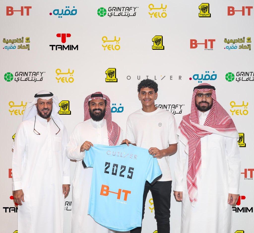 _os88_'s tweet photo. بداية جديدة مع العميد اسأل الله التوفيق🐆💛🖤 https://t.co/9bXWErLCbo