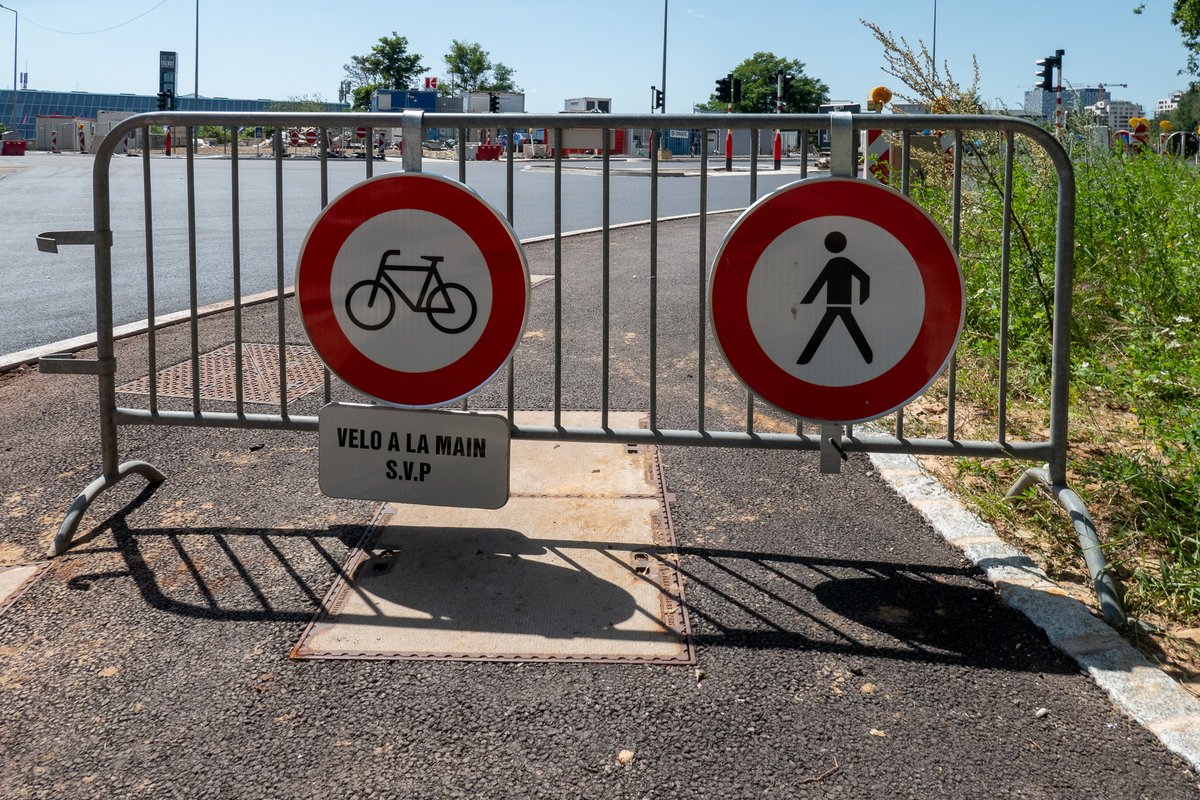 drakewla's tweet photo. Today on #PC2Lux... Diversion? Dear @CityLuxembourg you really don't give a sh*t about walking and cycling people!!! https://t.co/r63BKgqKS3