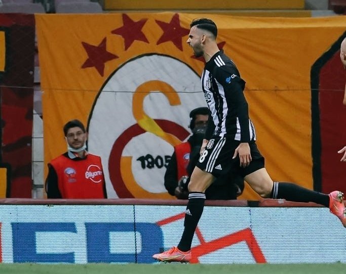 bjkeditz1903's tweet photo. Bu gözler Q7 nin gidişini gördü. Beşiktaş'ta herkesin yeri dolar.  #RachidGhezzal https://t.co/Kc2p6oEJVF