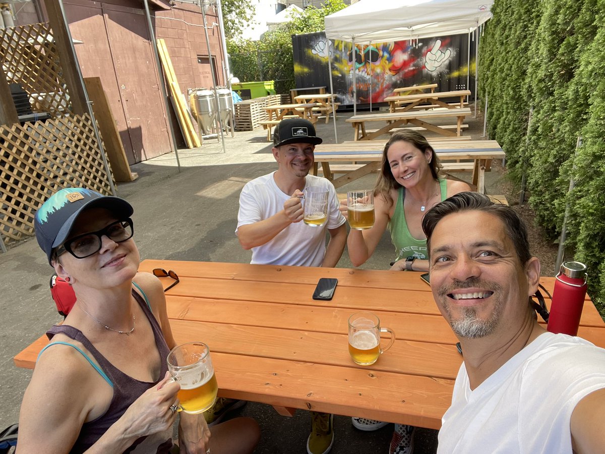 RobertPacey's tweet photo. Looking for a great shady patio with LOTS of space and a great lineup of brews? Meet you at #SlowHand! 1830 Powell - the old @PowellBeer house:) #brewcrawl #beercrawl #bcaletrail https://t.co/hwut9sqbLO
