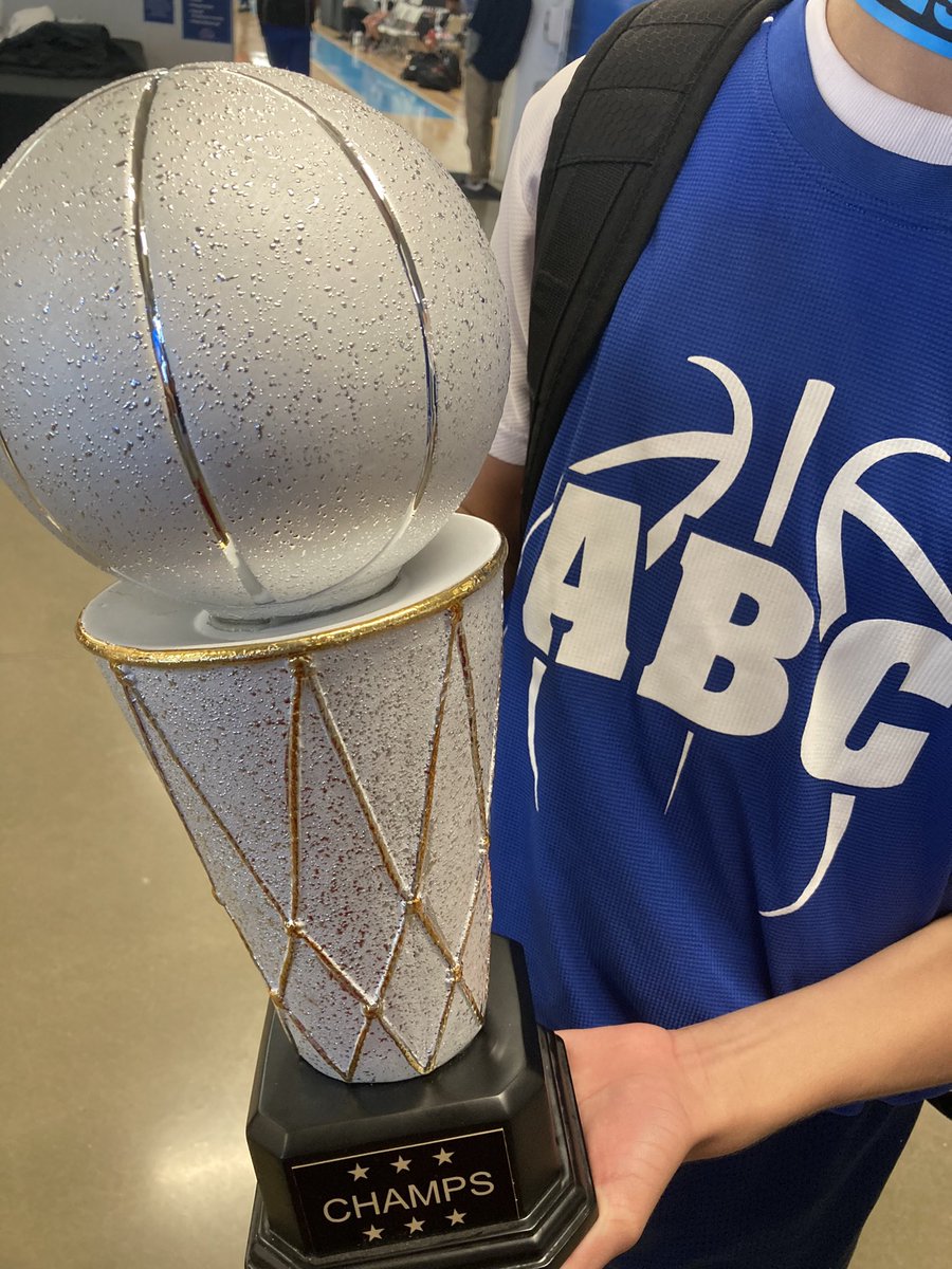 ABCBasketball2's tweet image. 6th boys Nike Summer tourney champs!