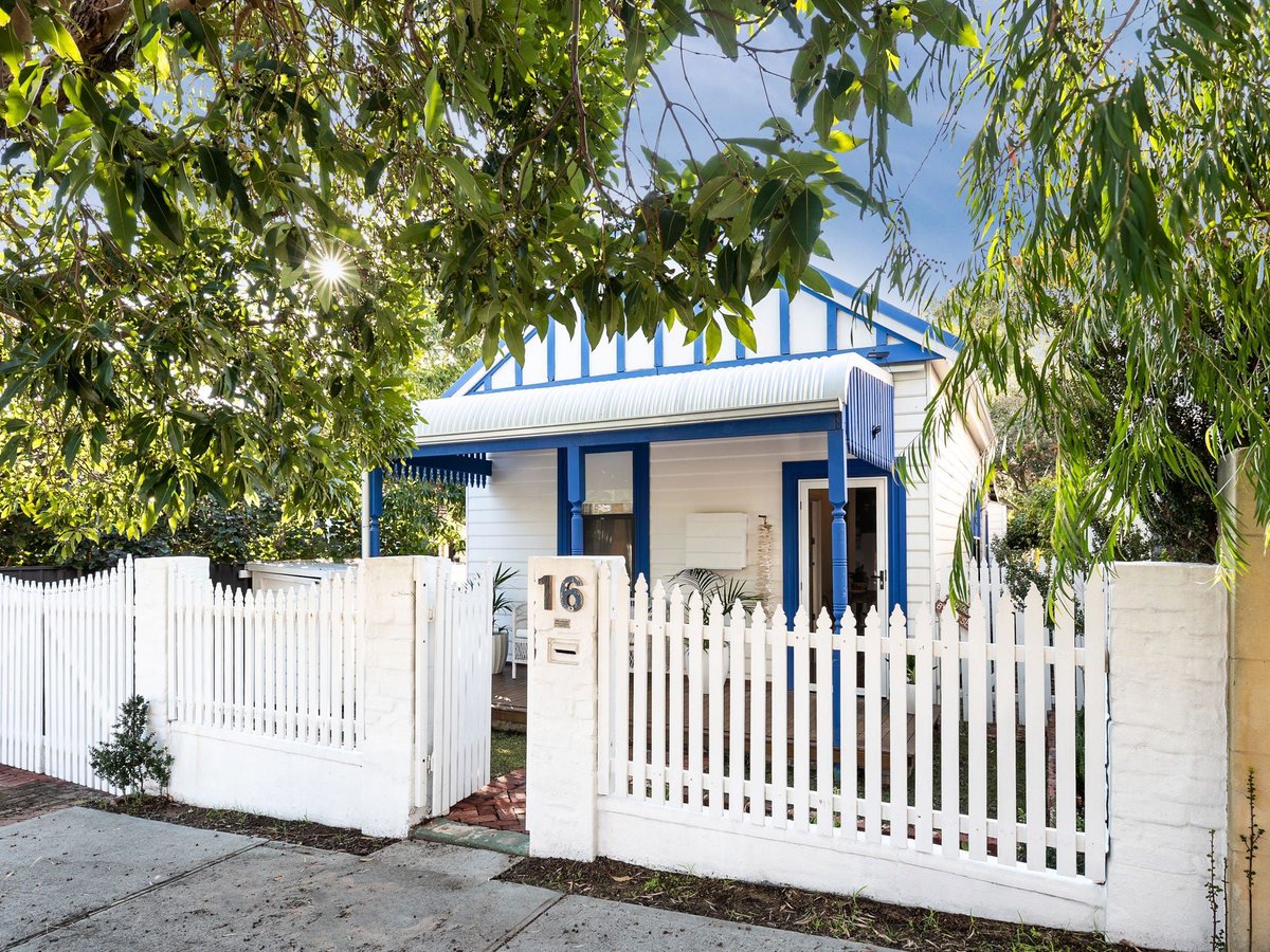 LendingSpeciali's tweet photo. The suburbs where prices are rising by more than $50k a month @realestate.com
https://t.co/GiiaA7o2i8 https://t.co/bW9FuMJDsn
