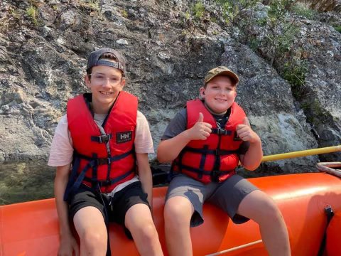 ChrisBarbeau2's tweet photo. Great time in the Rocky Mountains with Addie, Bruce, Nat and Mike ! #banff #lakelouise #rockymountains https://t.co/bM1UKq8DQh