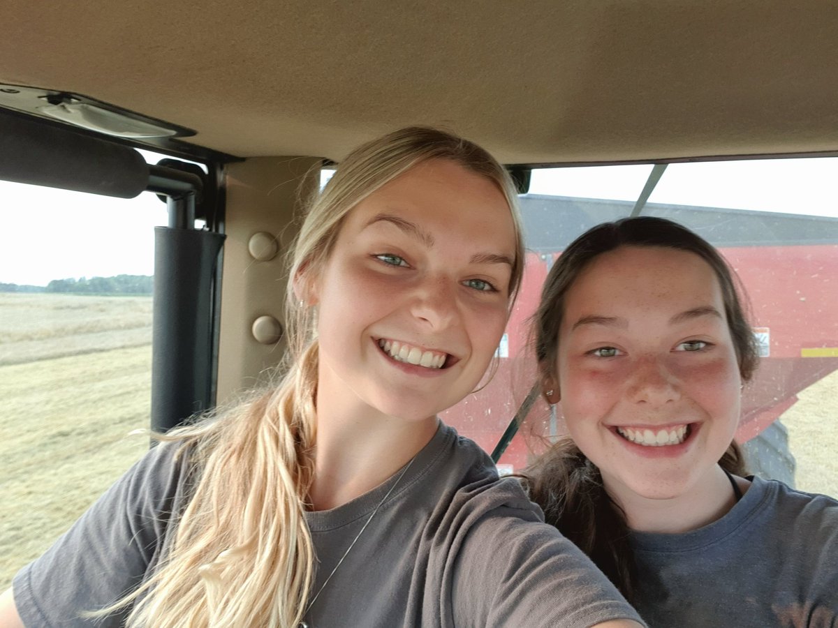 Posting this from the buddy seat and not even upset, next sister in line doing a fine job👍 16.5% moisture🌾
#twitterlessmegan #wheat21