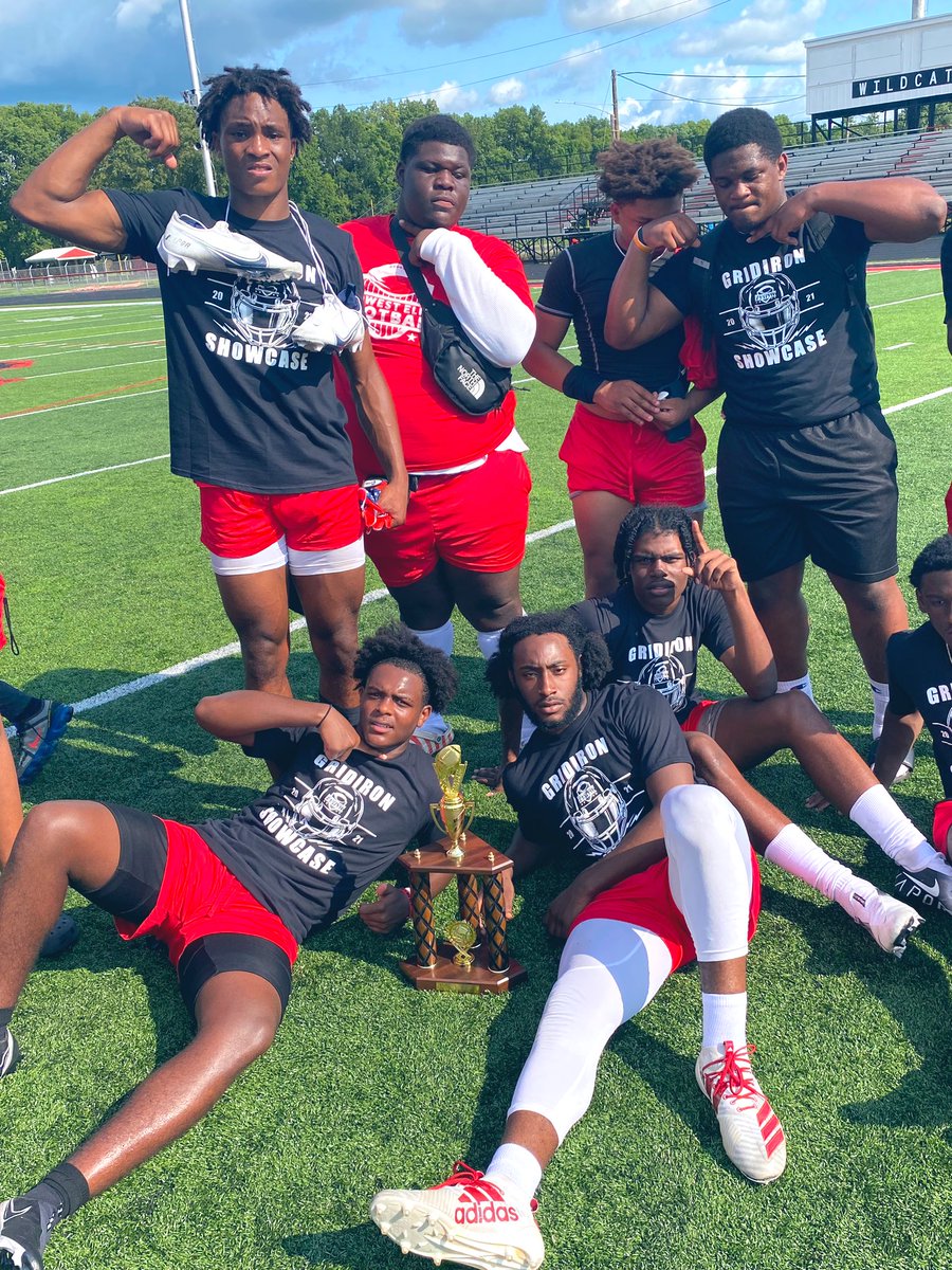 GWilson1187's tweet photo. Everybody Know We Shine Together 🔛🔝🌟 #kutthroathball🏈#Trenchbabies ⛓@Jamesjohn2003 @leetwizzle @FootballMidwest 
Mid-West 7on7 Champs 🏆🌟♠️ https://t.co/X4L4Fni9xY