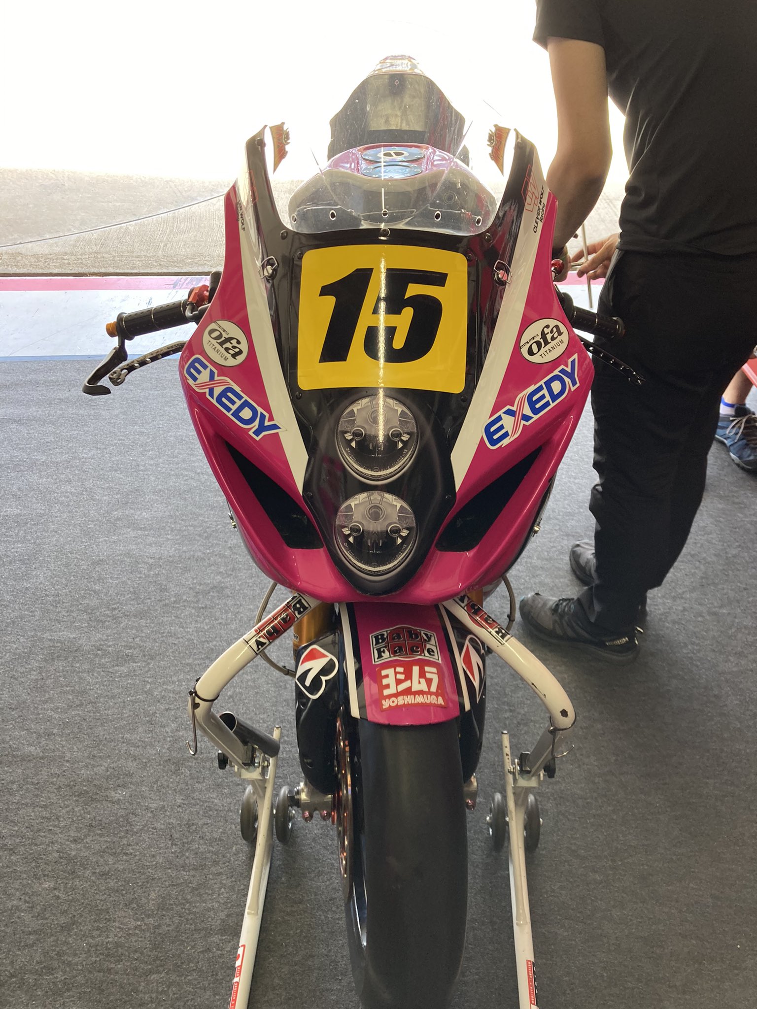 辻本聡 怪我をした右肩はレースを走れる状態ではないとドクターストップがかかりレース2もリタイアとなりました エンジンブローで 転倒はあってはならないことです 次の岡山までに一磨の怪我の回復と戦えるバイクをしっかり準備して再び挑んでいきたいと