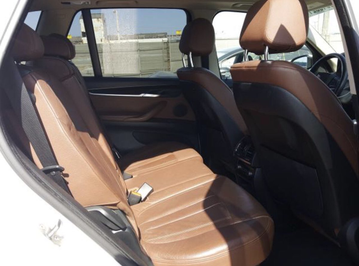 sure4jeri's tweet photo. 2015 BMW X5 SDRIVE3

Make: BMW

Model: X5 SDRIVE3

Year: 2015

Mileage: 67934.0 Actual

Exterior WHITE

Engine: 3.0L 6-Cylinder Petrol

Automatic

#sure4jeri #jeriautos #autodealer #gidicars #carbazzar #wesellegit #carsales #lagoscars https://t.co/2zZ5v7PjTk