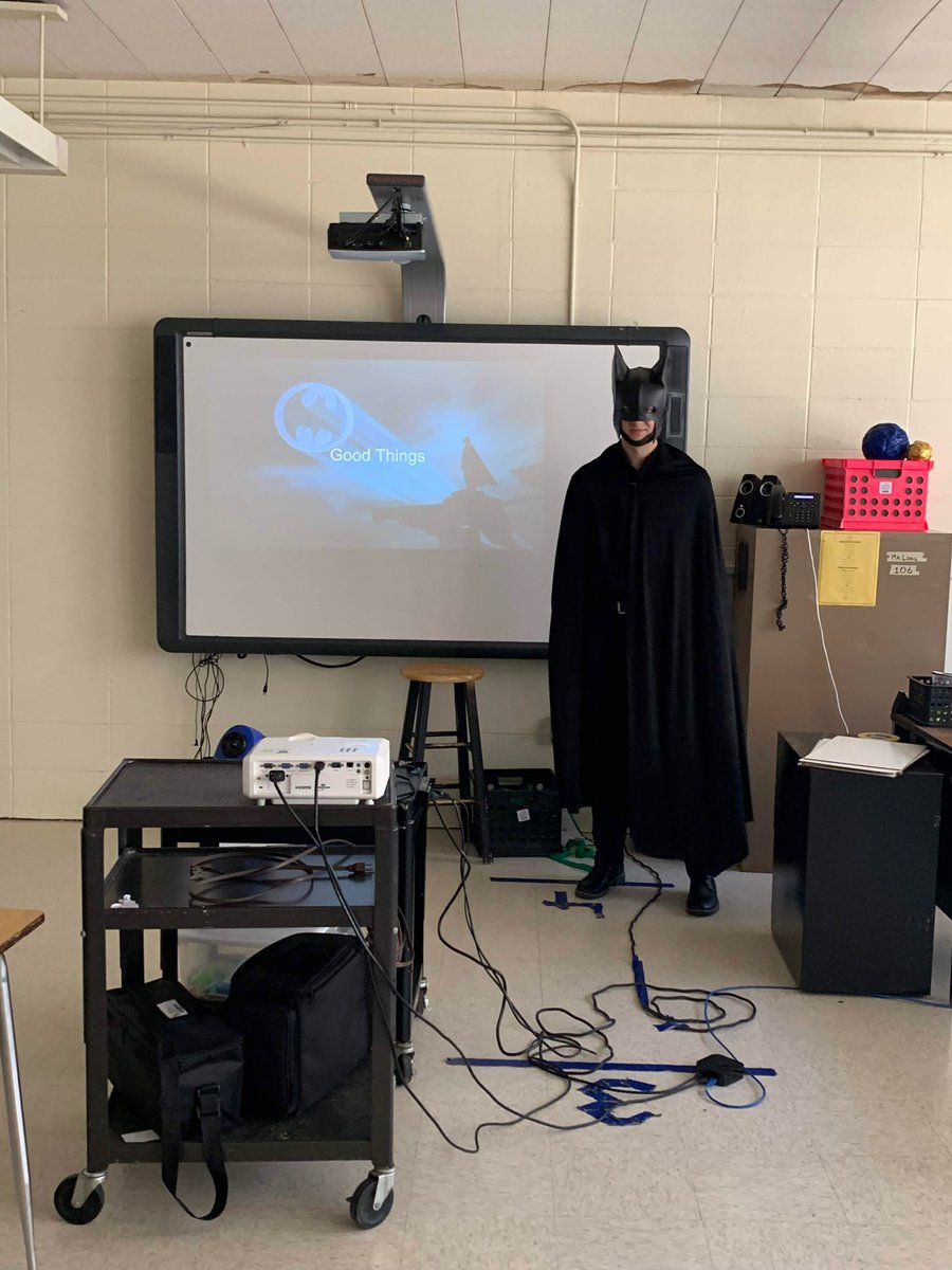 FrisbeeTeacher's tweet photo. I always tell people that my 1st year of teaching was hard.
Then Google Photos reminds me of the last day of that year when I taught the ENTIRE DAY as Batman.
#GoodThings #AlwaysBeBatman https://t.co/BWrGjDlVZ9