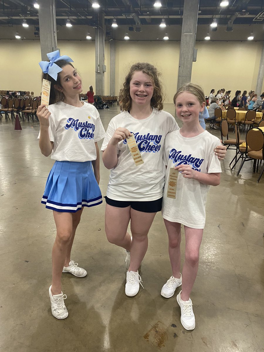 HildeCheer's tweet photo. Day 2 of camp! 2 blue ribbons- technical excellence award- 3 AA nominations-2 spirit sticks! @HildebrandtKISD #HildeHasHeart #proudcoaches https://t.co/xUcBvQxiGf