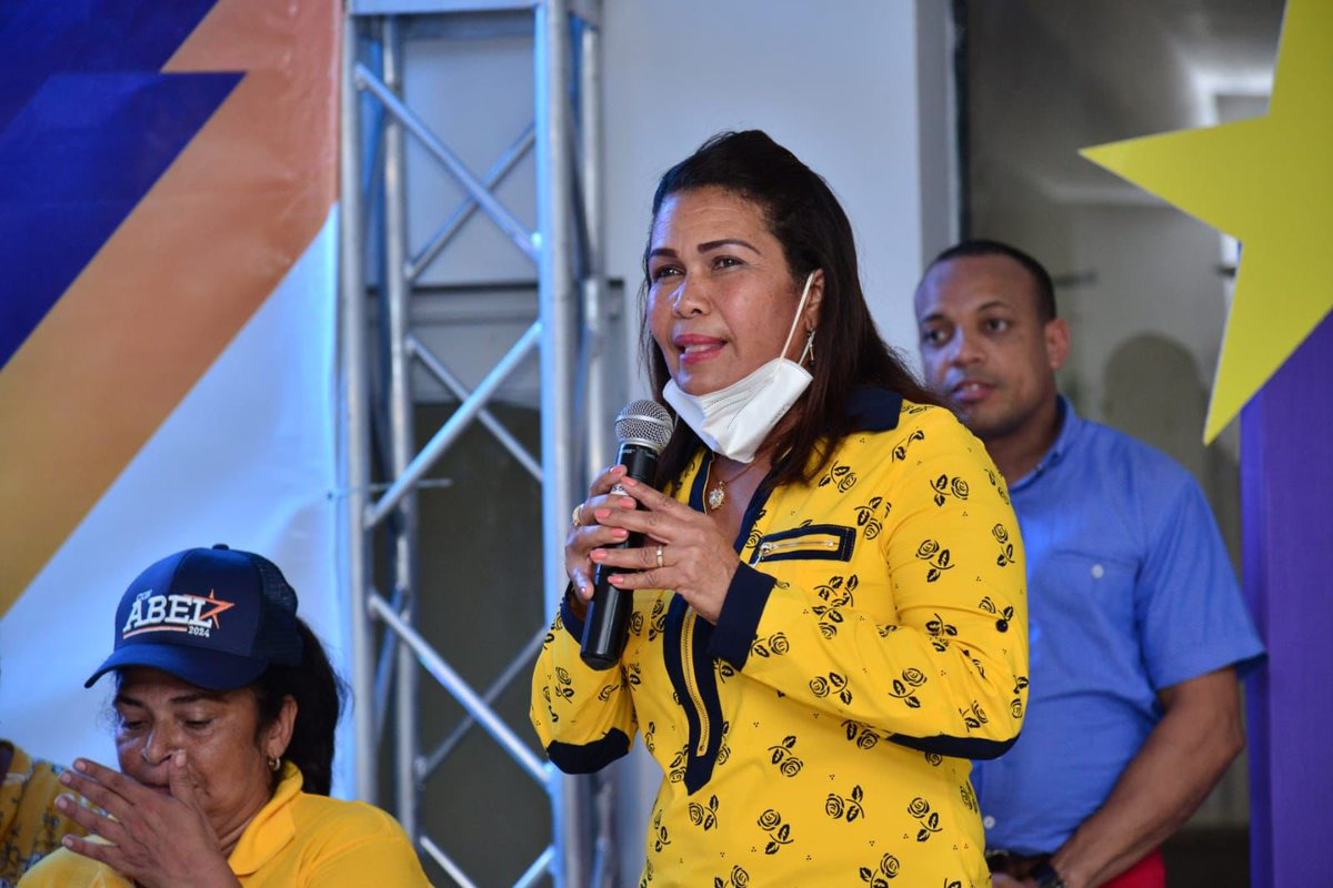 ConfiamosA's tweet photo. El Próximo y seguro Presidente #Abel Martínez recibe el respaldo de las mujeres del PLD en San Pedro de Macoris.

#ConfiemosenAbel 
#AbelEnSanPedro #Abel24 https://t.co/MeWpeirTNf