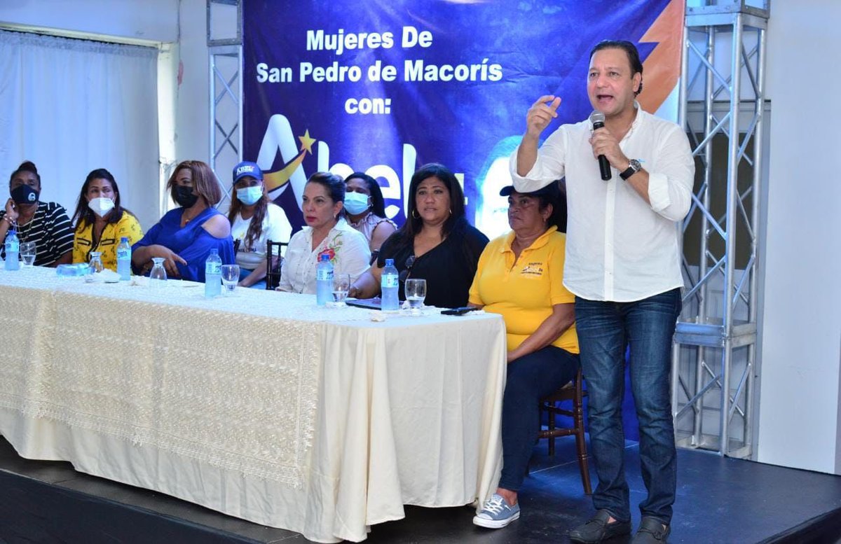 ConfiamosA's tweet photo. El Próximo y seguro Presidente #Abel Martínez recibe el respaldo de las mujeres del PLD en San Pedro de Macoris.

#ConfiemosenAbel 
#AbelEnSanPedro #Abel24 https://t.co/MeWpeirTNf