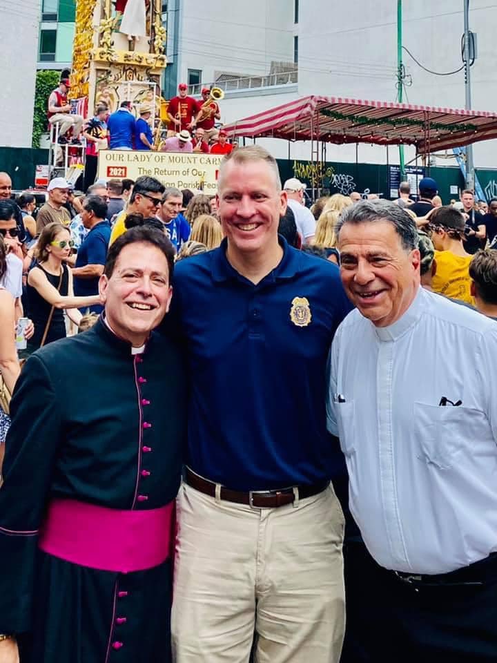Deputy Chief Chaplain Monsignor David Cassato joined with @NYPDShea &amp; Monsignor Jamie Gigantiello in Williamsburg #Brooklyn as the 2021 <a href="/OLMCFEAST/">OLMCFEAST</a> came to a close. A tremendous thanks to the men and women of the <a href="/NYPDnews/">NYPD NEWS</a> who ensured the safety of all who participated in the fun!