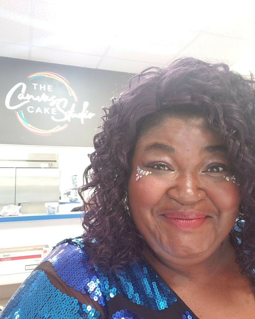 NikSnacks's tweet photo. Like, a billion months ago @erinblakely asked me to help host her daughter's @nailedit themed birthday party at @canvascakestudio and come as comedian and TV host @nicolebyer.⁣
So tell me, did I nail it?⁣
#nailedit #cakedecorating #tvhost #birthdaypa… https://t.co/0MycWuevm5 https://t.co/sOmnrFKJDV