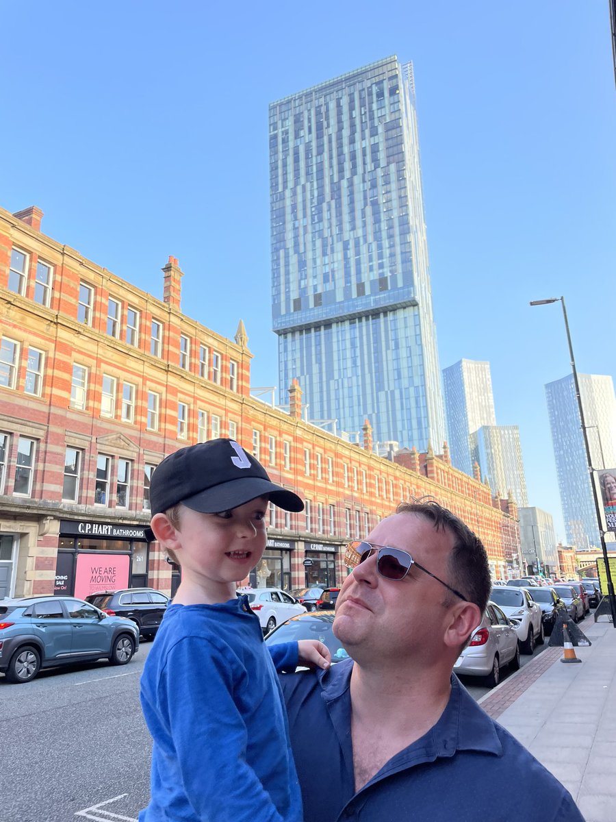 TonyKent_Writes's tweet image. Just finished the nicest weekend in Manchester. I finished my structural edit on #Book4 on Friday and continue my trial today, so instead of me travelling home for 36hrs again, @MissVC &amp;amp; Joseph came to me.

Closest thing to a holiday we’ve had in TWO years. It was lovely!!