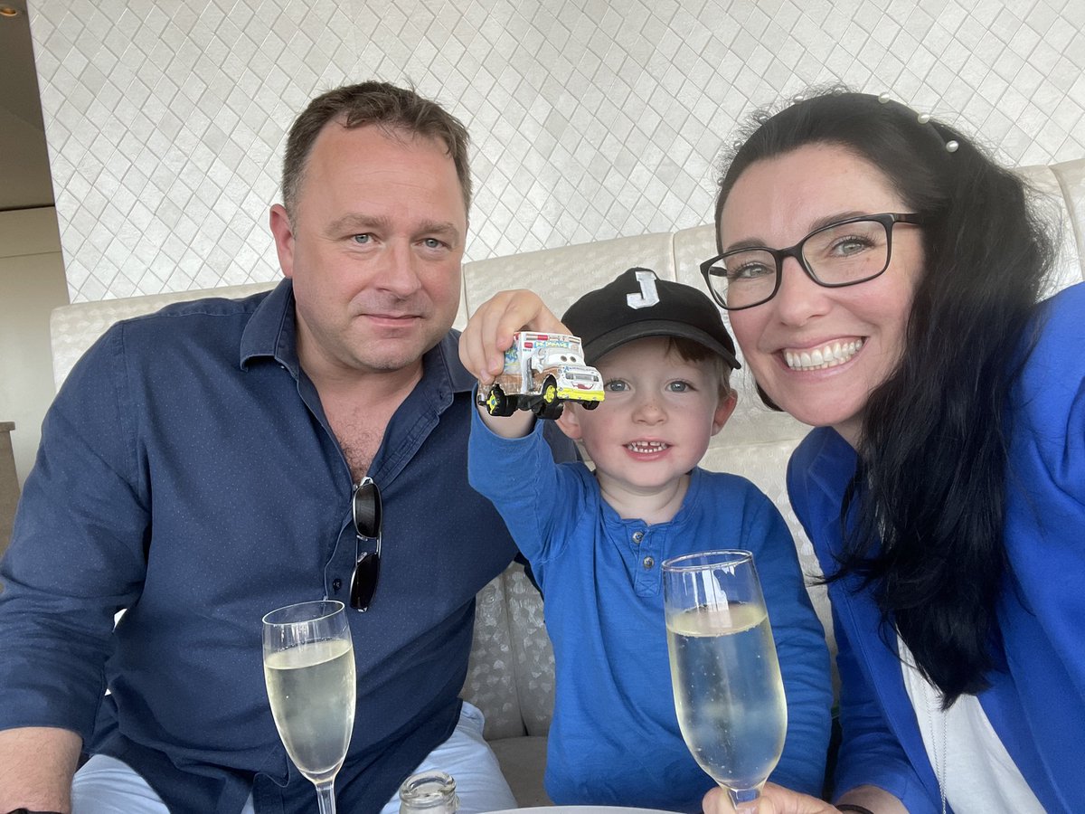 TonyKent_Writes's tweet image. Just finished the nicest weekend in Manchester. I finished my structural edit on #Book4 on Friday and continue my trial today, so instead of me travelling home for 36hrs again, @MissVC &amp;amp; Joseph came to me.

Closest thing to a holiday we’ve had in TWO years. It was lovely!!