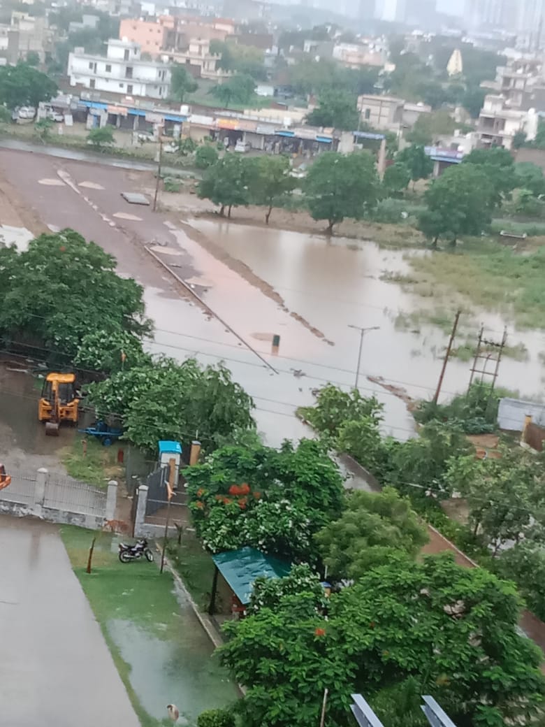 24meter road connecting Antriksh Heights Society Sec 84 Gurugram under construction submerged. Proper leveling is required. Otherwise in future we need to swim🤣😢 <a href="/MCG/">Melbourne Cricket Ground</a> <a href="/DTP/">DTP</a> <a href="/News18Haryana/">News18 Haryana</a>