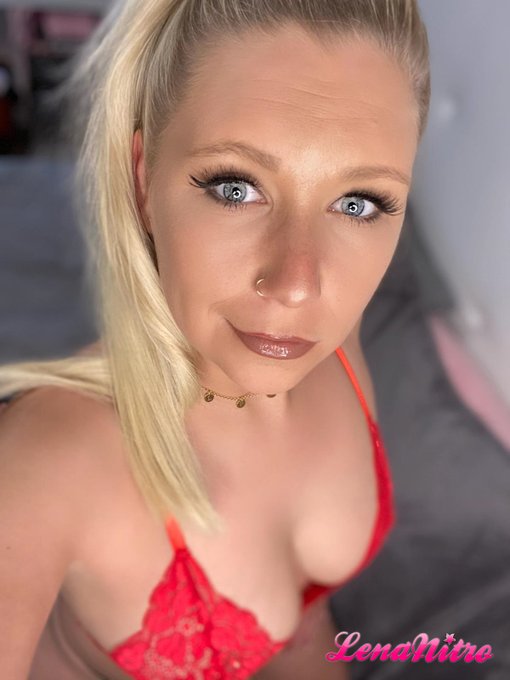 Guten Morgen und einen guten Start in die neue Woche 💋 https://t.co/F2qqyYMHsE