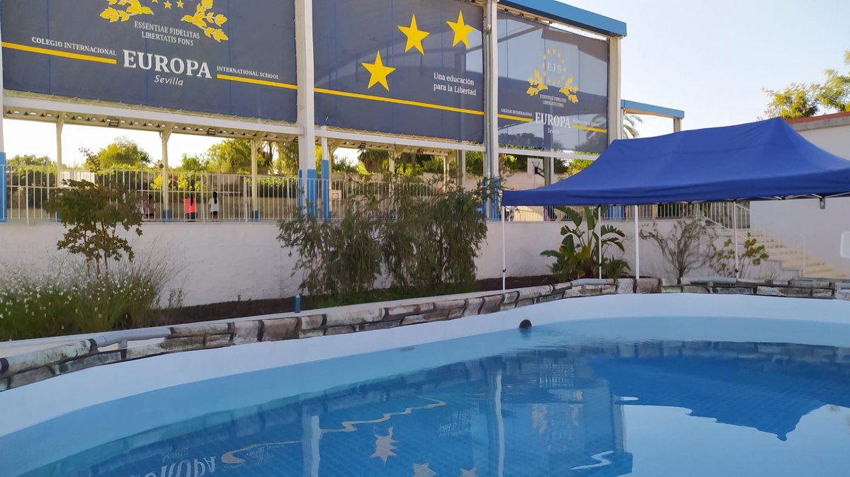 EISdeportes's tweet photo. #BuenosDias y #FelizLunes arrancamos la cuarta semana de #campus con muchas ganas de seguir pasándolo bien 💪. ¡Vamos! 
🌞💙💛🇪🇺🏐🏀⚽🇬🇧🎯🎭🤹‍♂️🎨
@EISnews 
#EuropaEsMiColegio
#Verano2021 https://t.co/NdZ3nz6MM8