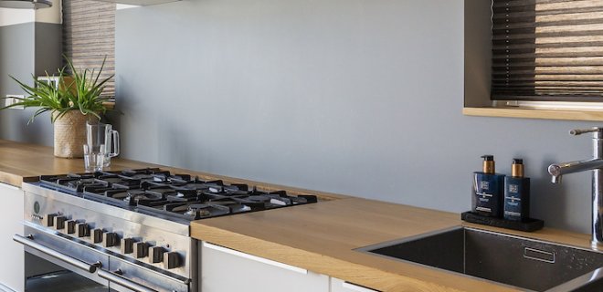 UWwoonmagazine's tweet image. Soft colours zijn perfect voor de achterwand van de keuken. Wat dacht je van Early Shade of Morning Green? Mooi hoor! - go.shr.lc/36BvjK6 #keuken #softcolours #achterwanden #bokmerk