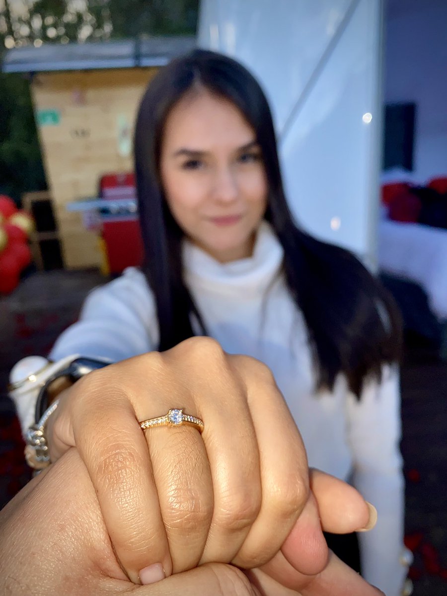 0921Aleja's tweet photo. Me comprometí con el amor de todas mi vidas. Te diría mil veces que SI.  💕💕@CamiloUribeCruz https://t.co/S0OaLo2GiN