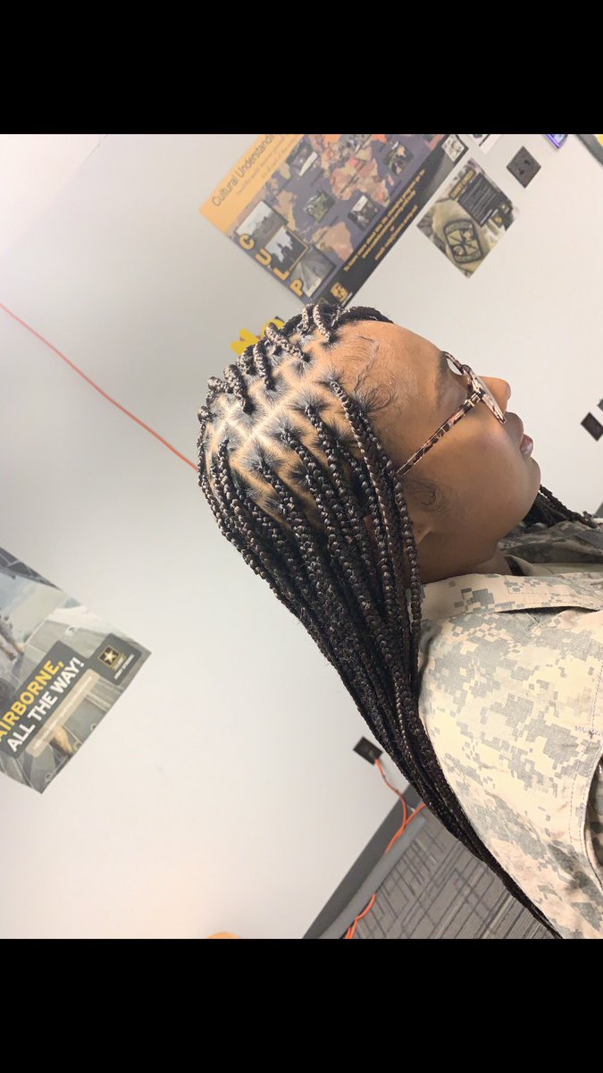 __KatelynB's tweet photo. @SuperStarSwazy #TheKBExperience ✨💚
• soft locs 
• knotless braids 
• box braids 
• feed ins 
•braided ponytails 
HMU for all your braiding needs 🥰✨ https://t.co/SFENE6rNP4
