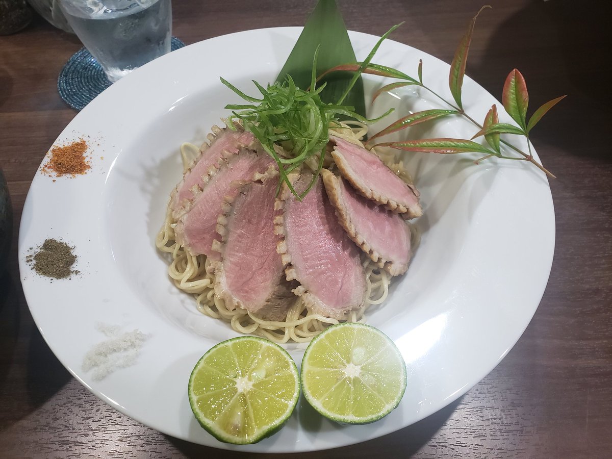 本日は早めのラーンチ(^o^)
ﾀｲｼﾞﾝｼﾞｬｰさんにて記念スペシャルメニュー😄鴨つけ麺鴨増しd=(^o^)=b
ピャー旨いわぁd=(^o^)=b３杯食えるワイ😍
おみやのカレーもGET出来ましたぁ(^ー^)
#タイジンジャー
#鴨は正義