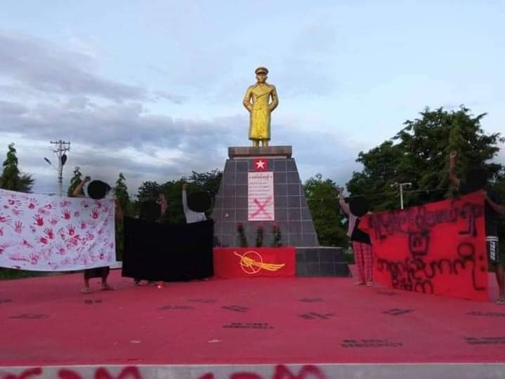 ngwesl's tweet photo. စစ်ကိုင်းတိုင်း ချောင်းဦးမြို့နယ် ဗိုလ်ချုပ်ကြေးရုပ်ရှေ့မှာ ဇူလိုင်လ ၁၉ ရက်နေ့ ကျရောက်တဲ့ (74)ကြိမ်မြောက်အာဇာနည်နေ့  ချောင်းဦးမြို့နယ်ကျောင်းသားများသမဂ္ဂ(ဗကသများအဖွဲ့ချုပ်) က ချီတက်ဆန္ဒပြခဲ့ကြပါတယ်။
#dvbtvnews #အာဇာနည် #အာဇာနည်နေ့ #SpringRevolution #WhatIsHappeningInMyanmar https://t.co/cuyz3kvNOr