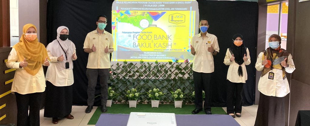 CKE Terengganu juga tidak ketinggalan dalam menjayakan Program Tautan Kasih FOOD BANK dan BAKUL KASIH sempena inisiatif JKR PRIHATIN. Hulurkan bantuan kepada insan yang memerlukan, kami sedia untuk berkhidmat. <a href="/yusufghani200/">تذكرة</a> <a href="/rozniazwar/">Ir. ROZNI</a> <a href="/BtHanizan/">hanizan bt Shaffii</a> <a href="/HasliJKR/">Hasli Ibrahim (Ir. Dr.)</a> <a href="/JKRTerengganu/">JKR Terengganu</a>