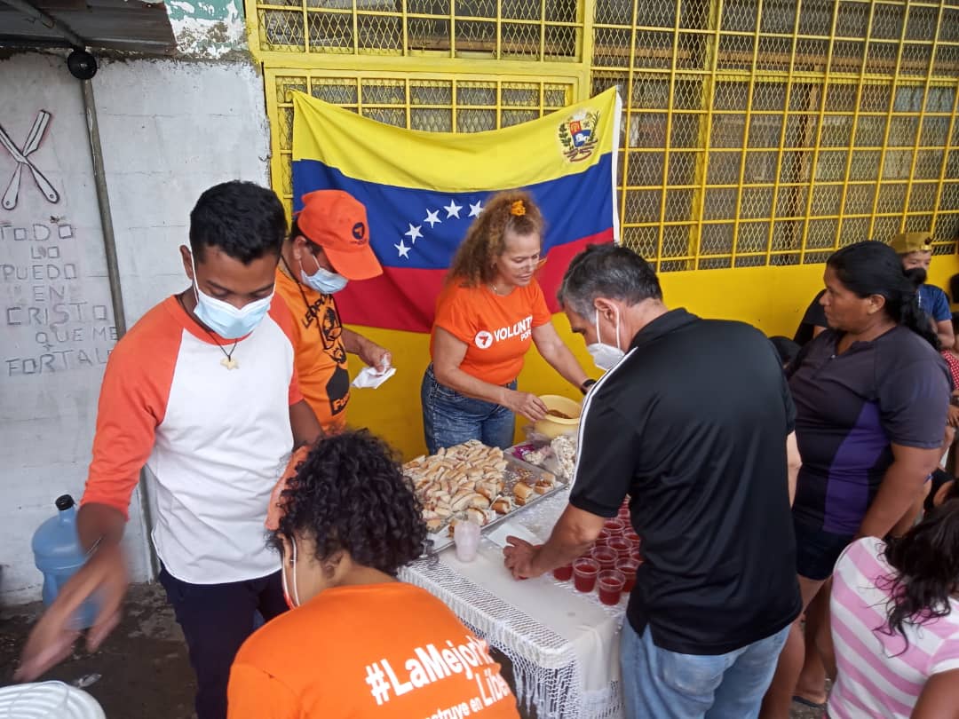 silvia_allenb's tweet photo. Hoy #18Jul. Celebramos el #DiaDelNino en la parroquia Alto los Godos de #Maturin en los sectores populares #LaPuente #Paramaconi, regalando alegrías a más pequeños.
Con la mirada puesta en el futuro de nuestra Venezuela. https://t.co/8jkonb5arp