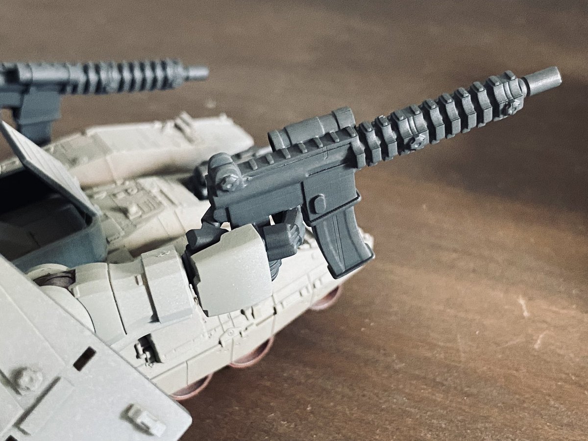 GunplaRefine's tweet photo. あとは汚し塗装を入れてデカール貼ったら完成！！😄タンク���のディテールに負けないように、こっからデカールを情報増しとして多用する作戦です。

3Dプリンターによる出力
１)へそ隠し
２)左右の銃と左右異なる手
３)各所ディテールアップパーツ

#再生工場
#シゲハンド
#ShigeHand
#デザインロック https://t.co/IBXh0uQtjD